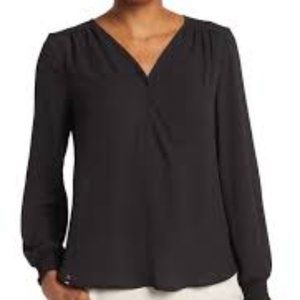 Pleione Black V-neck blouse szS